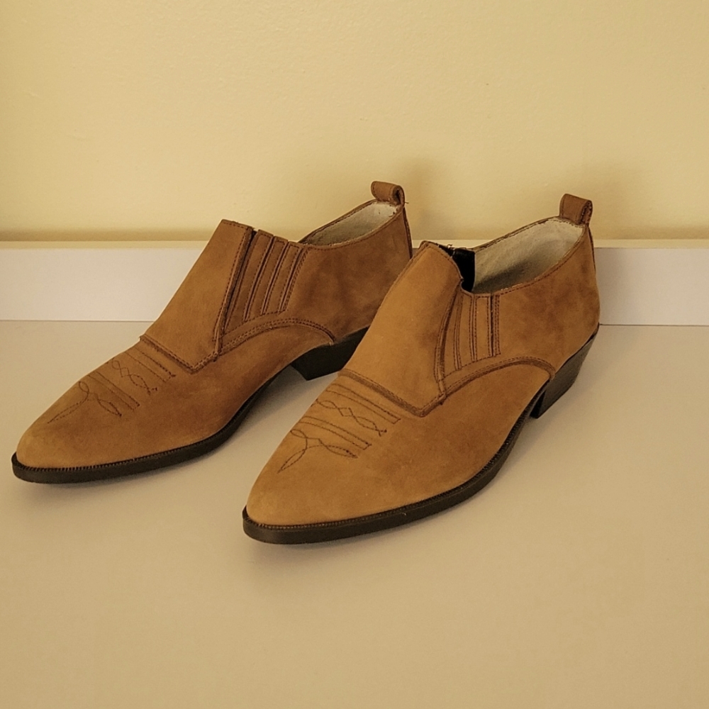 Oak Tree Farms tan suede pointed toe Western style ankle booties size 7